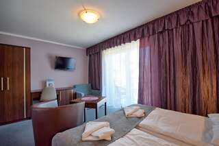Курортные отели Lazur Wellness@Spa Мендзыводзе Стандартный трехместный номер-1